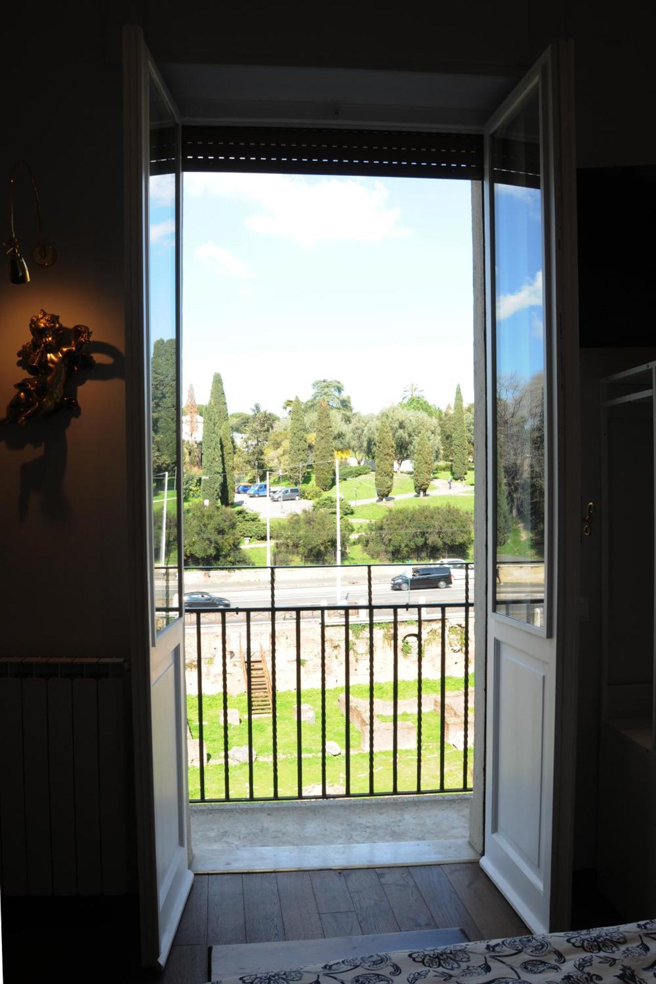 רומא A Casa Di Lu, Al Colosseo - Guest House מראה חיצוני תמונה