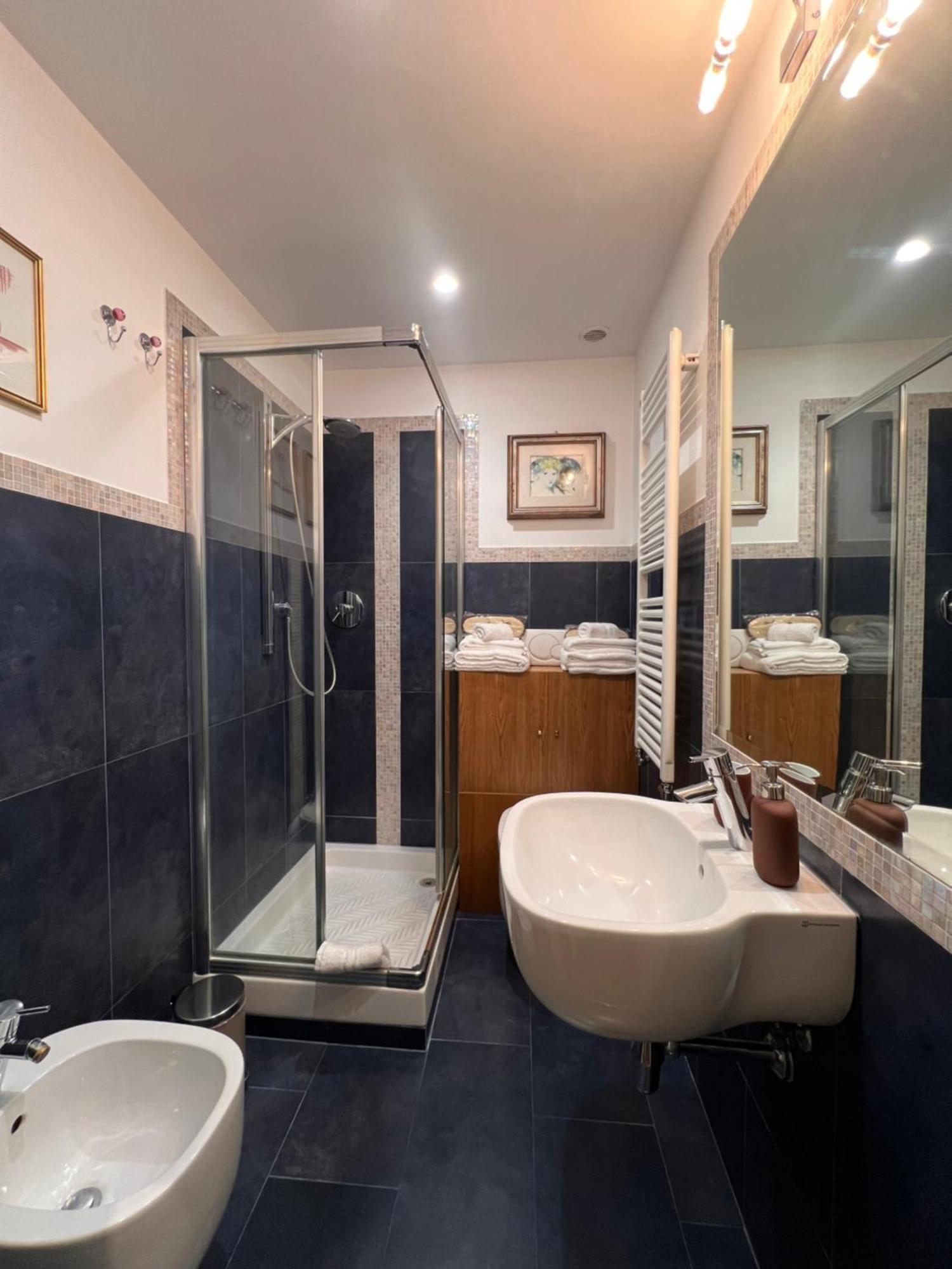 רומא A Casa Di Lu, Al Colosseo - Guest House מראה חיצוני תמונה