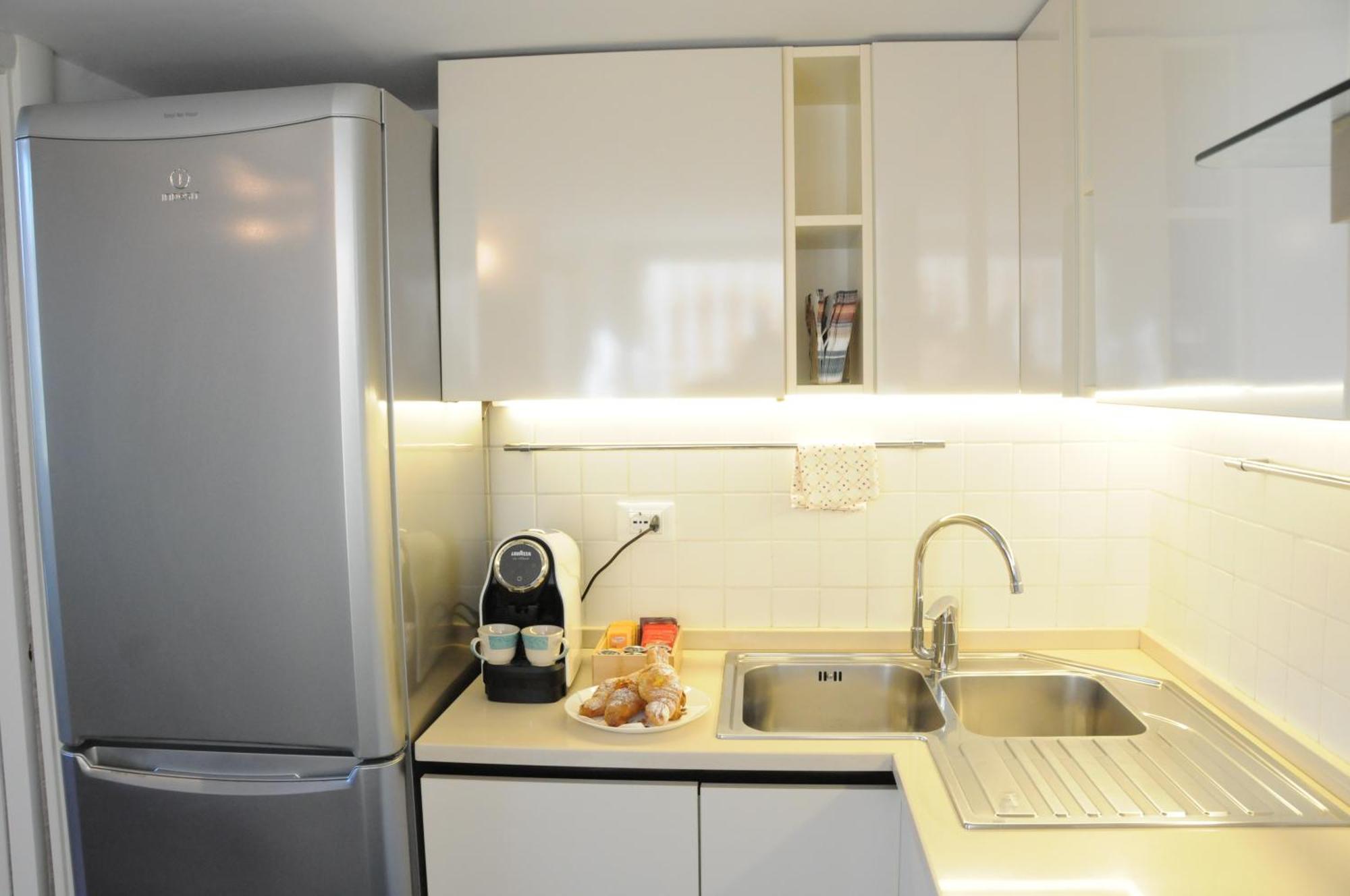 רומא A Casa Di Lu, Al Colosseo - Guest House מראה חיצוני תמונה